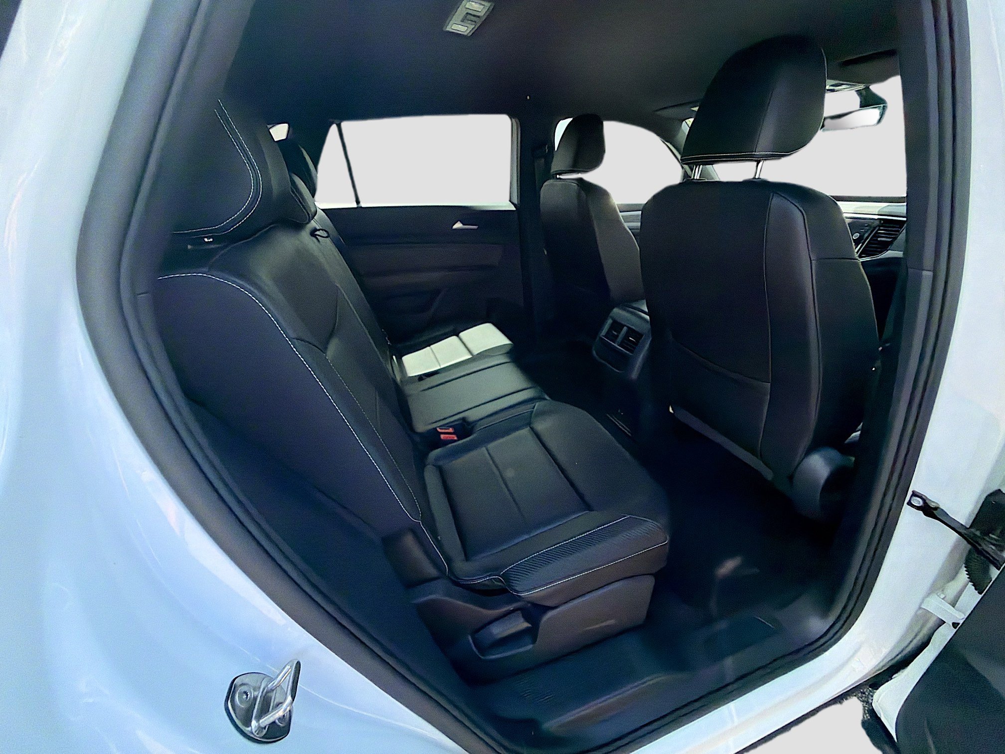 Used 2023 Volkswagen Atlas Cross Sport SE w/ Black Wheel Package image 28