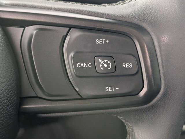 Used 2023 Jeep Gladiator Sport image 15