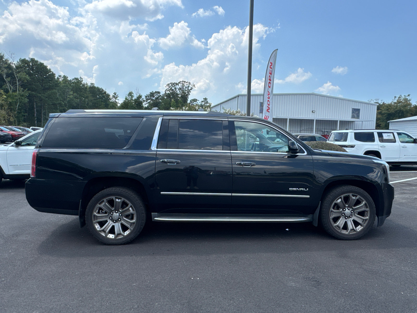 Used 2016 GMC Yukon XL Denali w/ Open Road Package AWD/4WD image 4