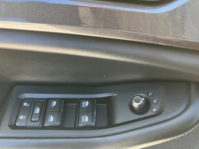 Used 2022 Jeep Grand Cherokee Laredo w/ Luxury Tech Group I image 16