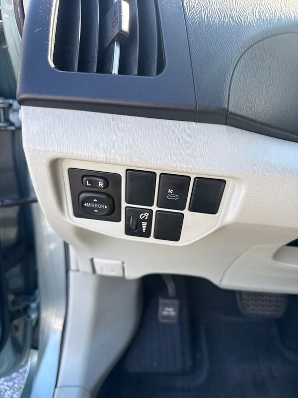 Used 2013 Toyota Prius Three w/ Solar Roof Pkg FWD image 17