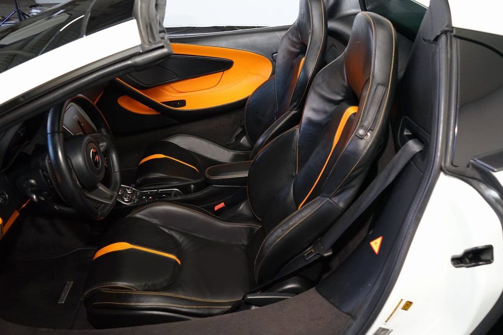 Used 2018 McLaren 570S Spider image 13