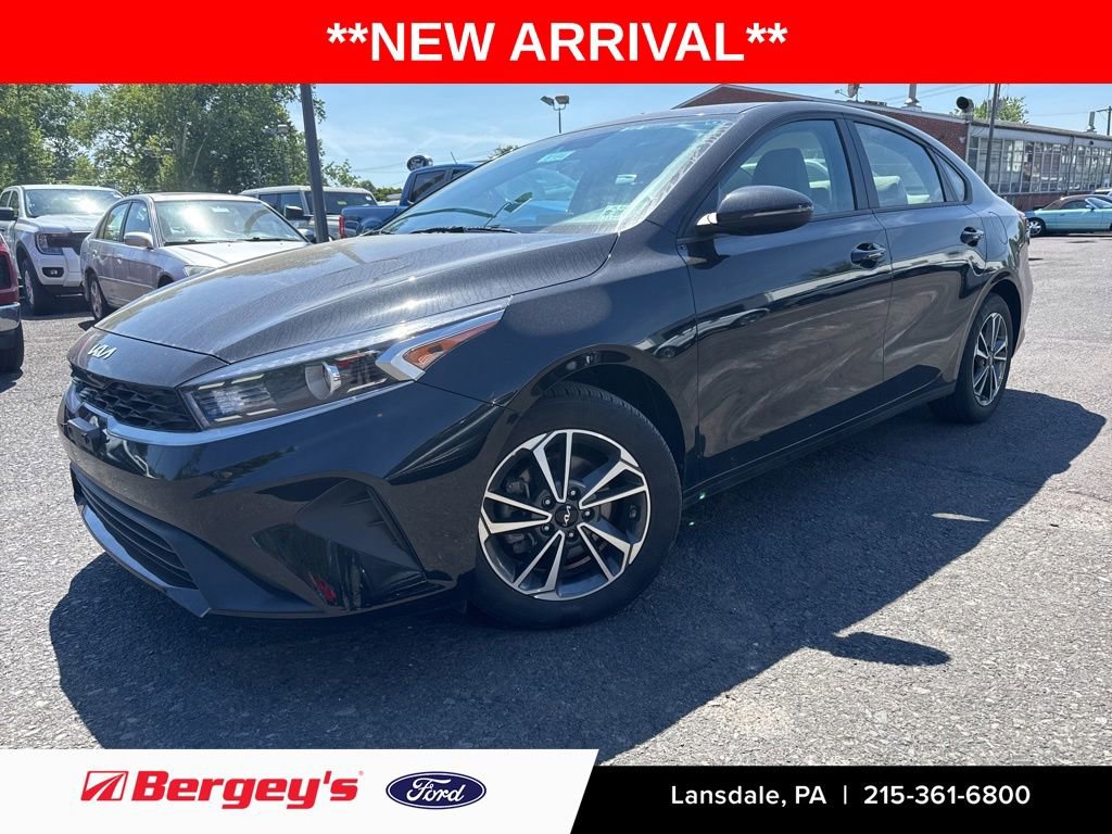 Used 2023 Kia Forte LXS w/ LXS Technology Package FWD image 1