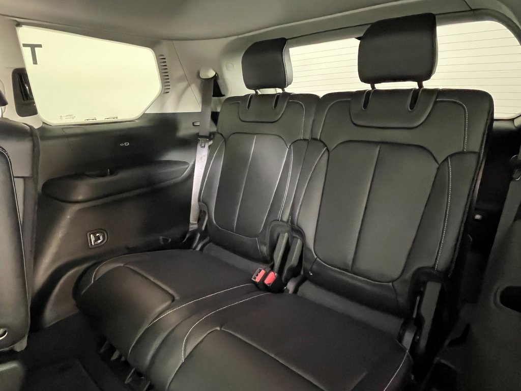 Used 2022 Jeep Grand Cherokee L Limited w/ Luxury Tech Group II image 18