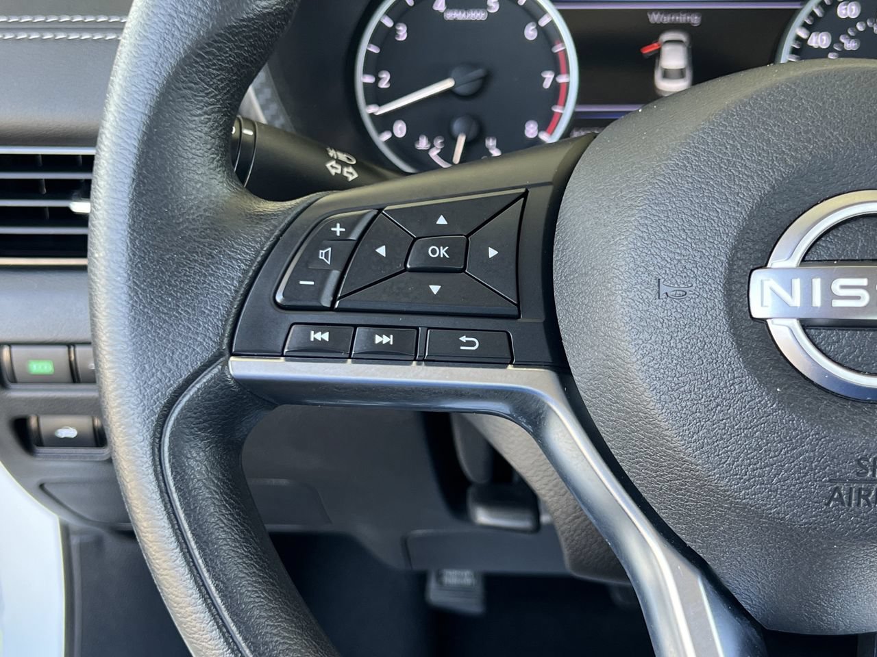 Used 2025 Nissan Sentra SV FWD image 10