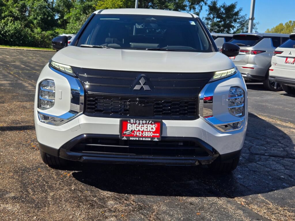 New 2026 Mitsubishi Outlander LE AWD/4WD image 2