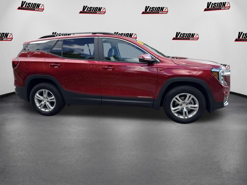 Used 2023 GMC Terrain SLE w/ Driver Convenience Package AWD/4WD image 4