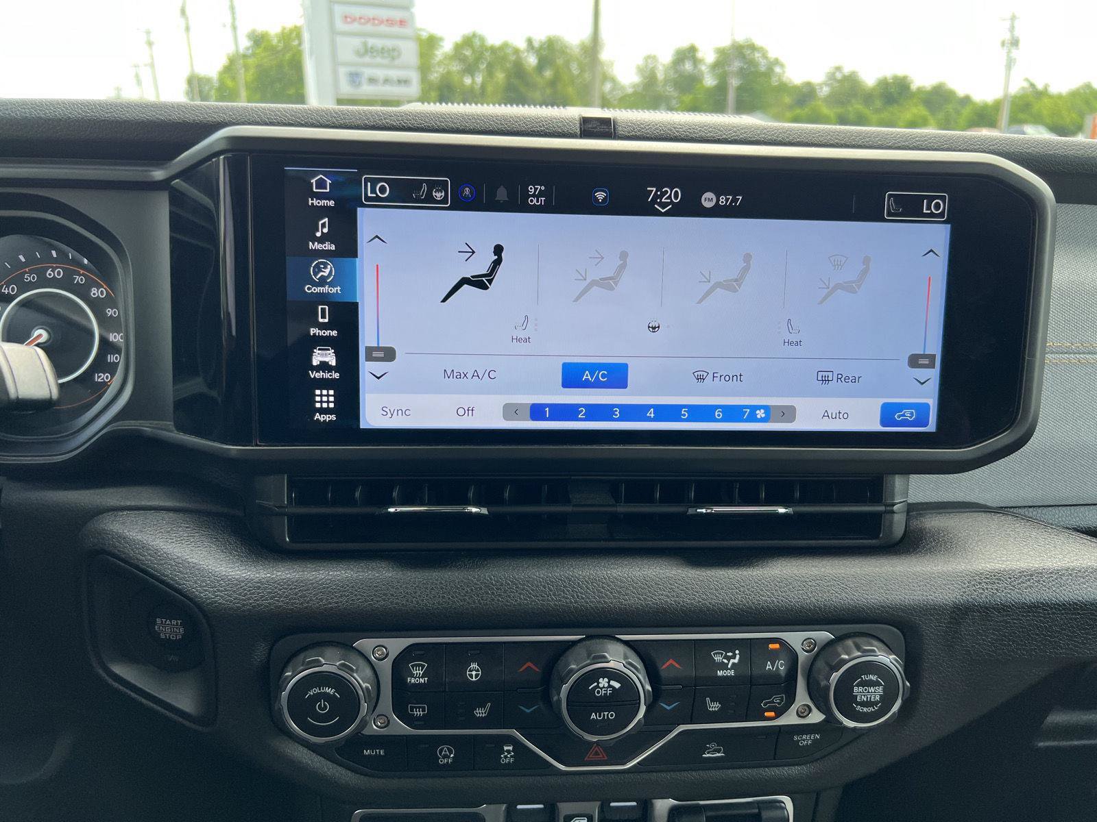 Used 2025 Jeep Wrangler Unlimited Sport AWD/4WD image 17
