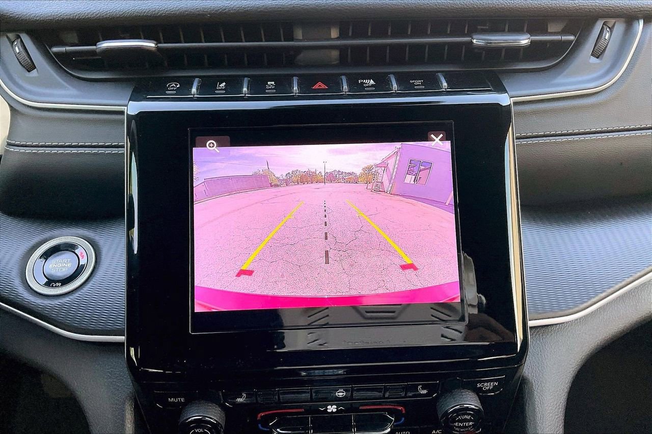 Certified 2025 Jeep Grand Cherokee L Altitude AWD/4WD image 14