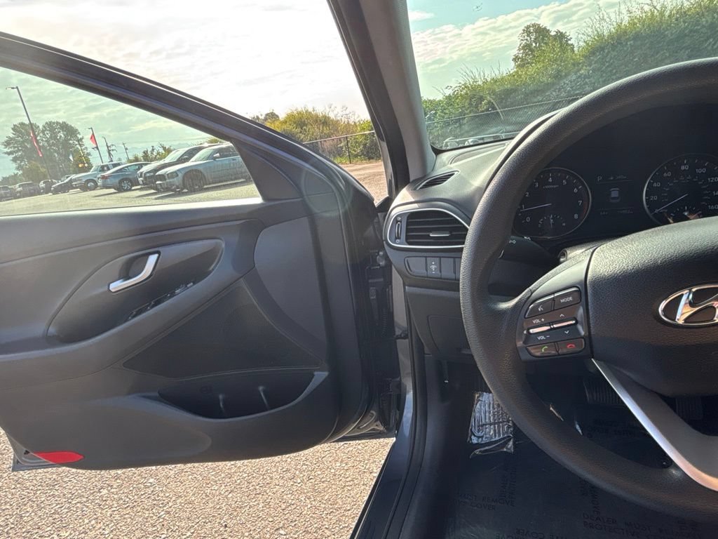 Used 2019 Hyundai Elantra GT FWD image 25