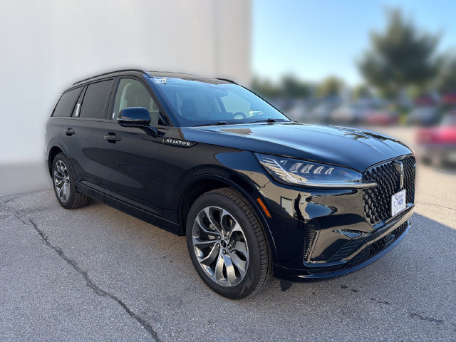 New 2026 Lincoln Aviator AWD w/ Jet Appearance Package image 3