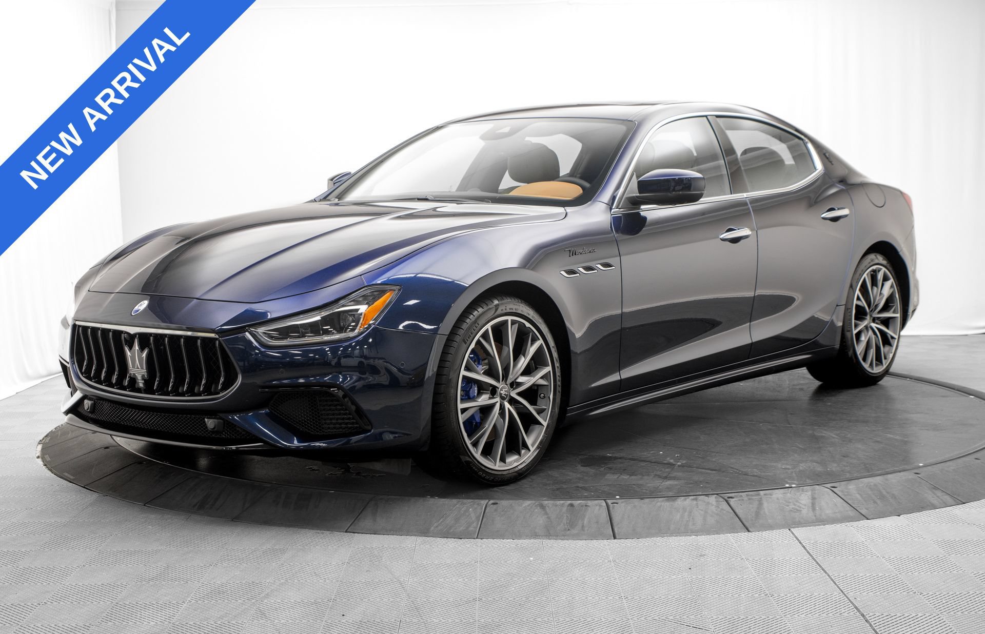 Used 2023 Maserati Ghibli Modena Q4 AWD/4WD image 3