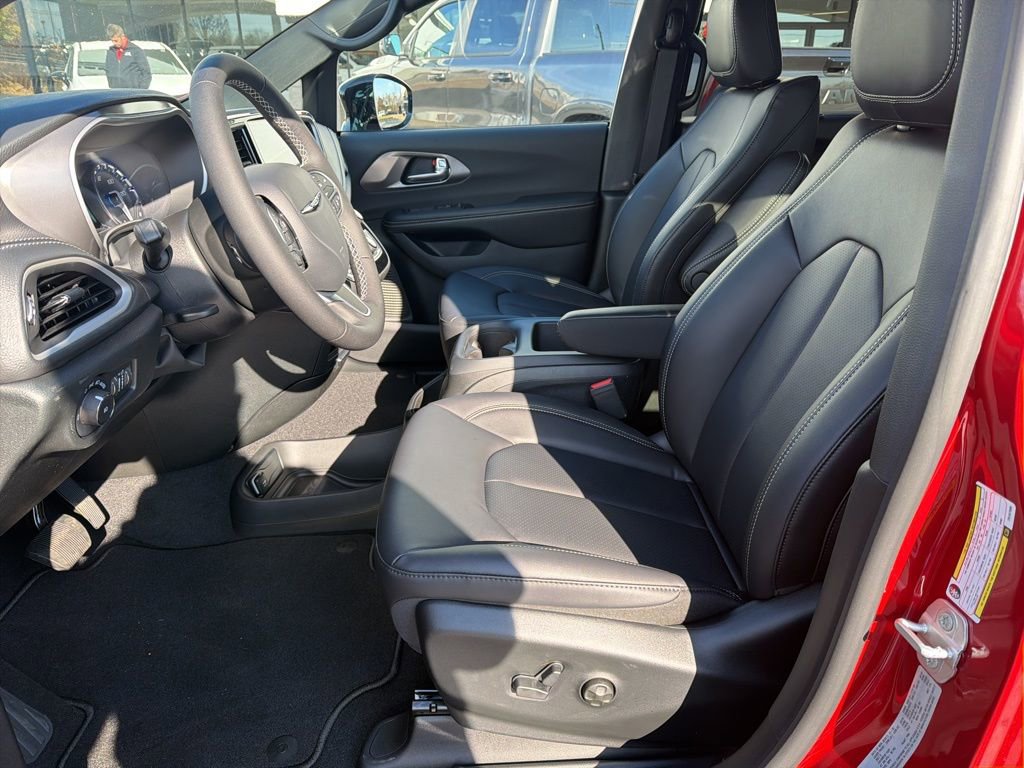 New 2026 Chrysler Pacifica Select FWD image 24