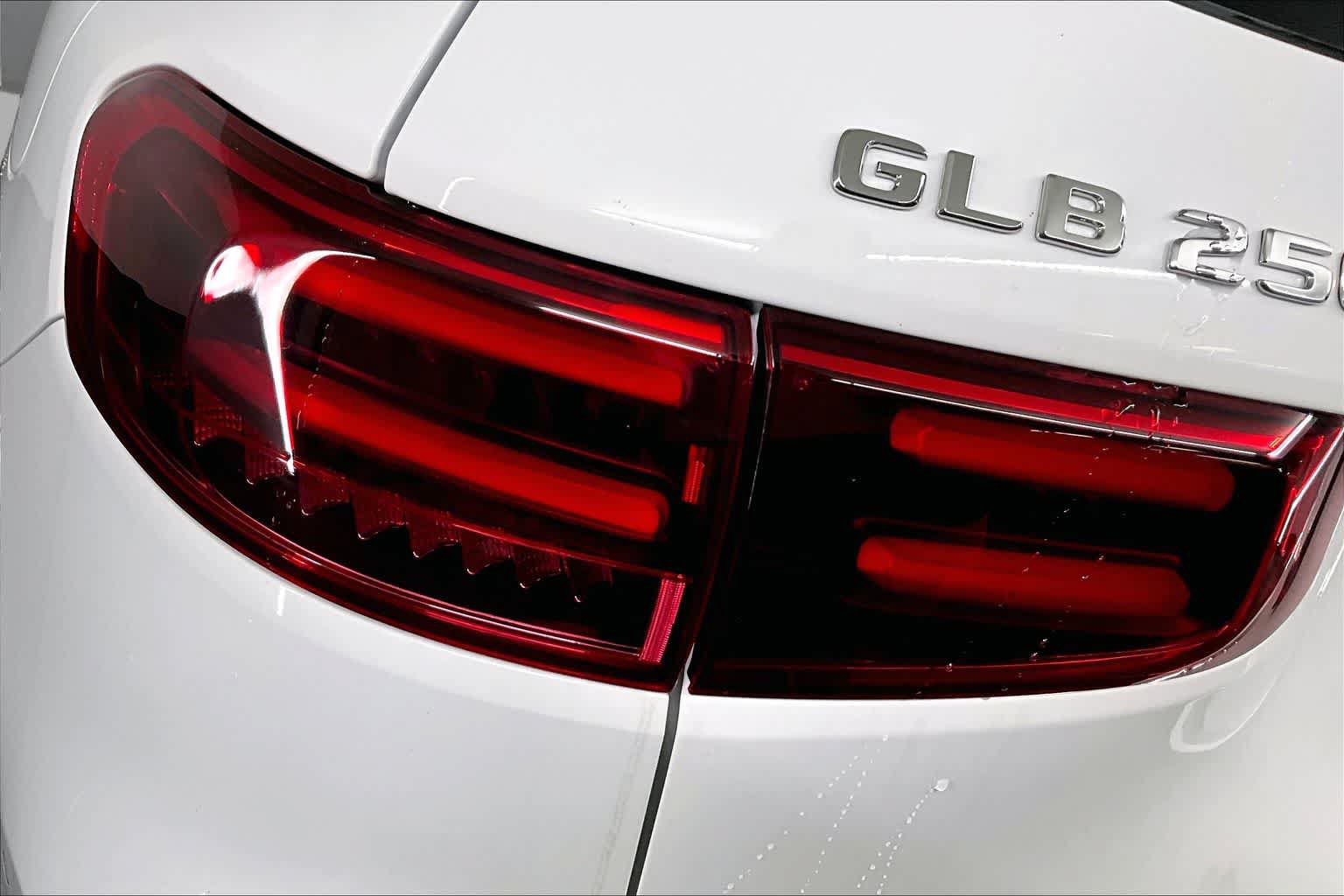 New 2026 Mercedes-Benz GLB 250 4MATIC image 6