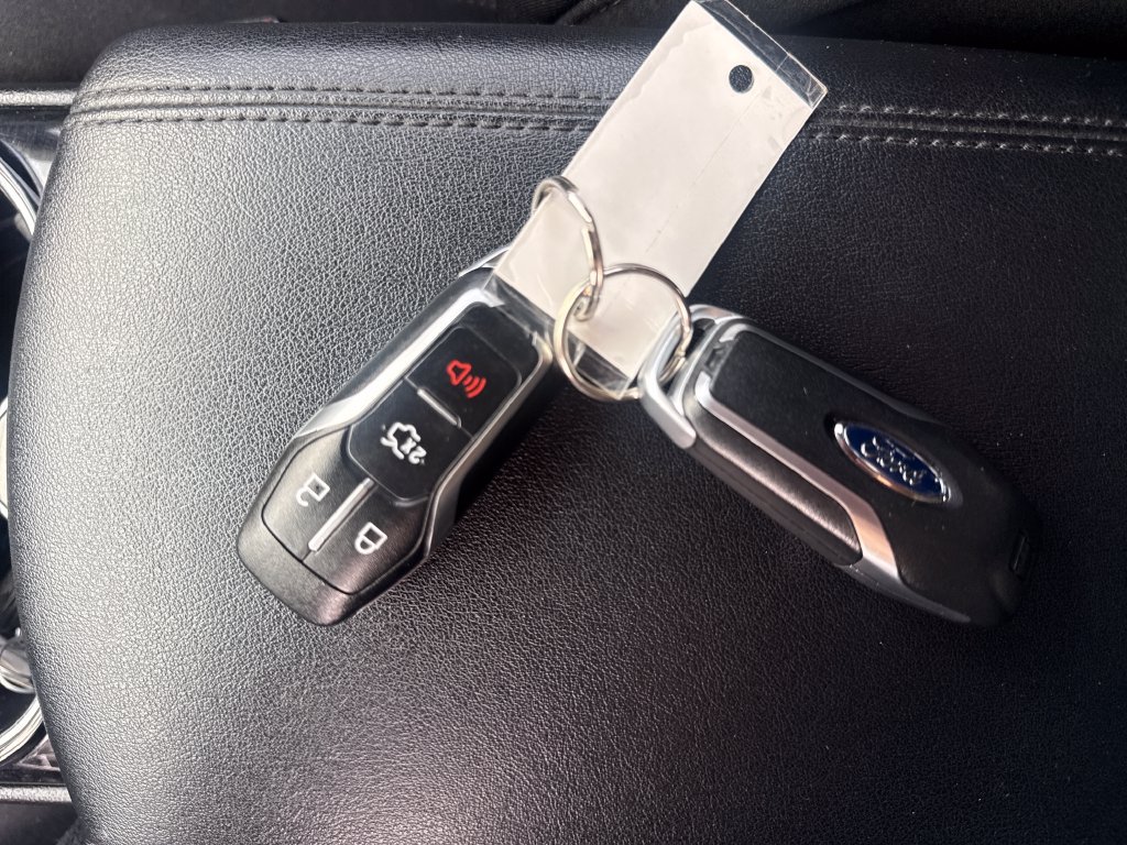 Used 2015 Ford Edge SEL FWD image 32