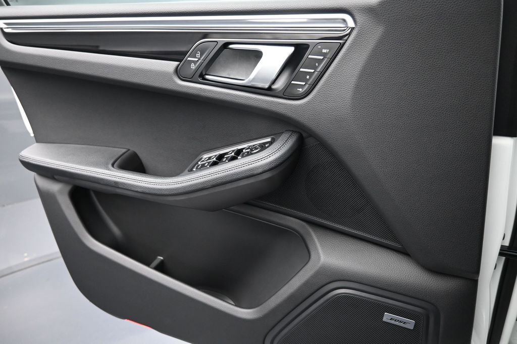 Certified 2023 Porsche Macan S AWD/4WD image 25