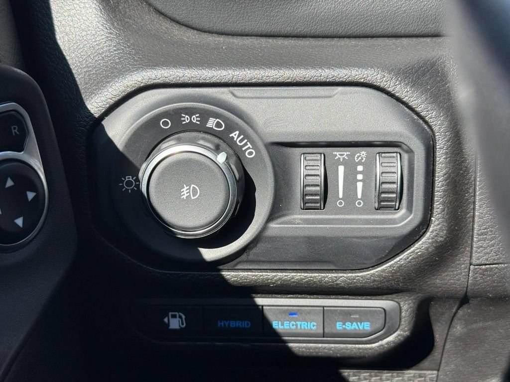 Used 2022 Jeep Wrangler Unlimited Rubicon 4xe w/ Cold Weather Group AWD/4WD image 32