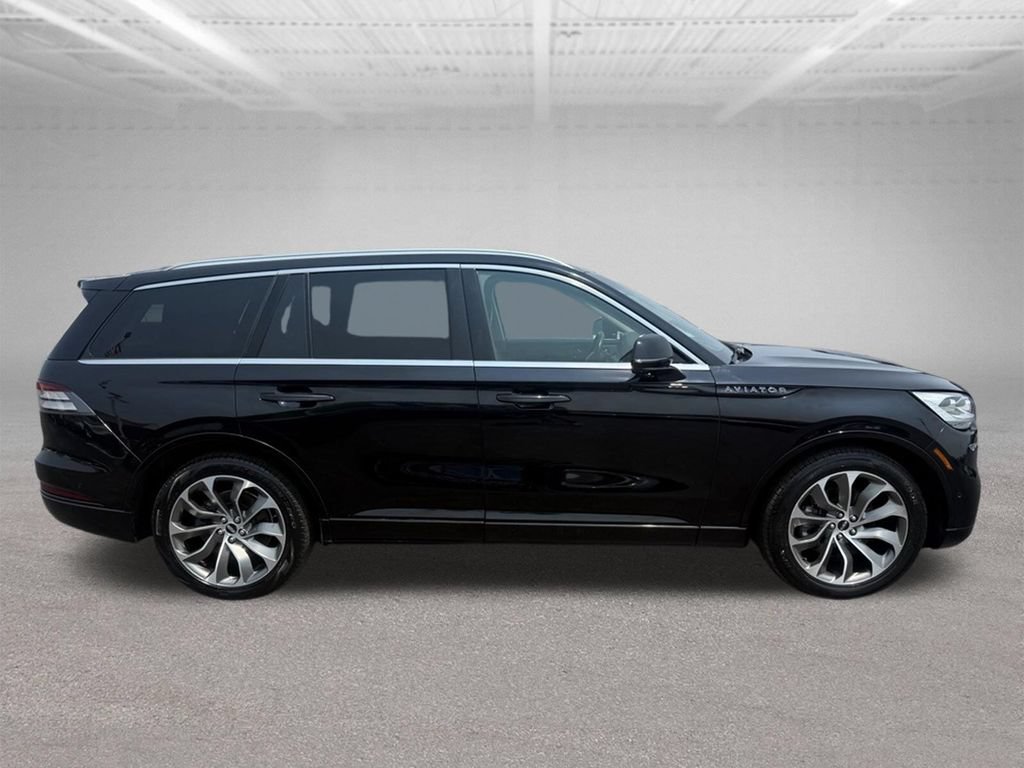 Used 2022 Lincoln Aviator Grand Touring w/ Equipment Group 301A AWD/4WD image 2