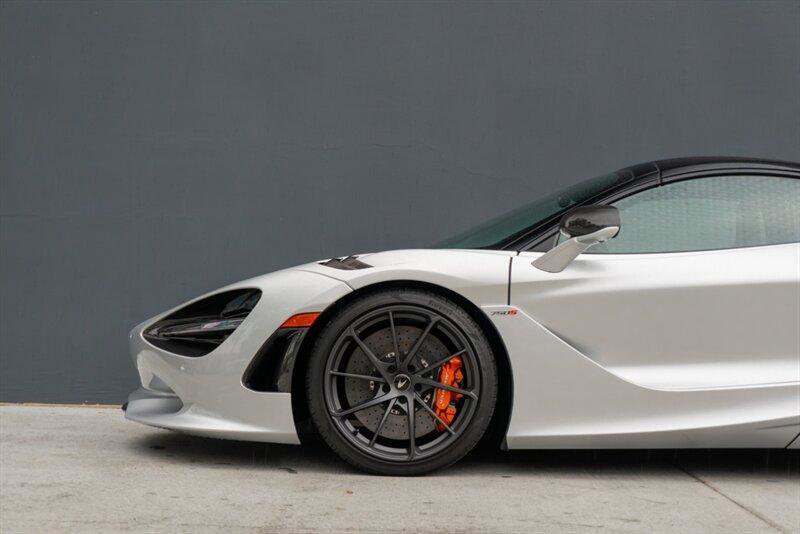 Used 2024 McLaren 750S Spider image 19