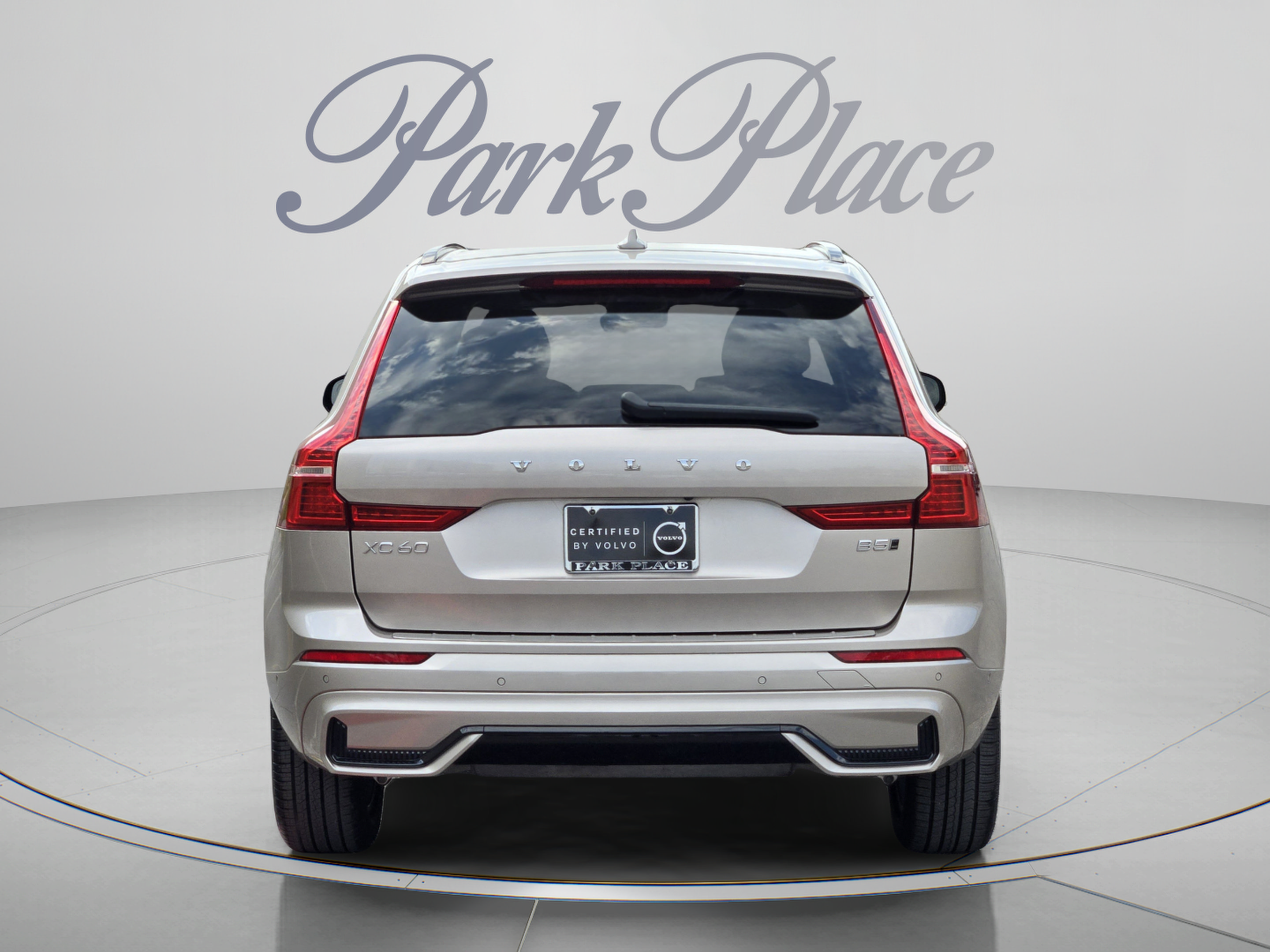 Used 2024 Volvo XC60 B5 Plus w/ Protection Package Premier AWD/4WD image 4