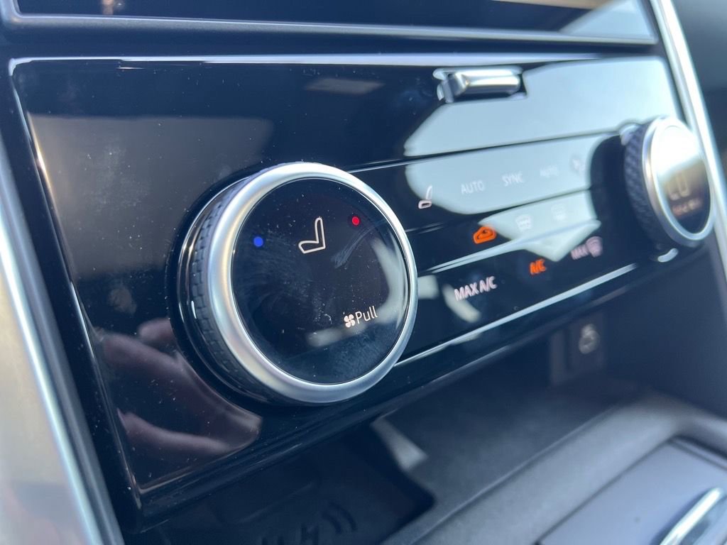 New 2025 Land Rover Discovery S image 19