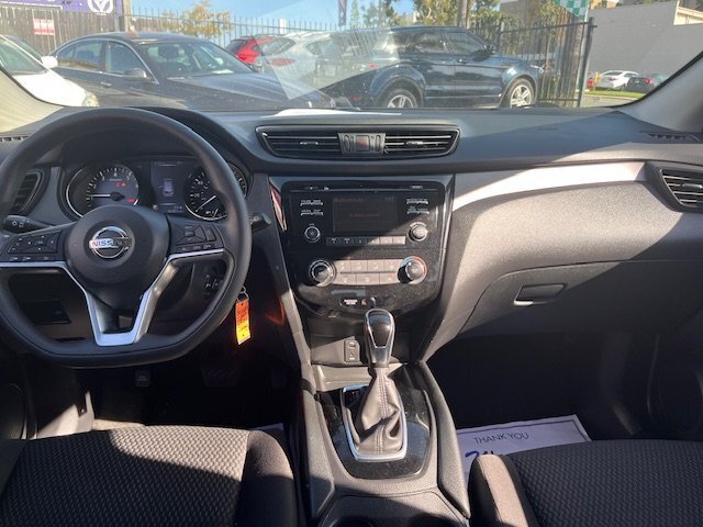 Used 2017 Nissan Rogue Sport S w/ S Appearance Package FWD image 3