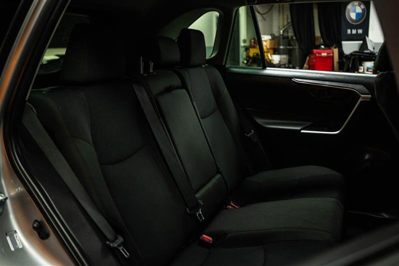 Used 2021 Toyota RAV4 LE image 11