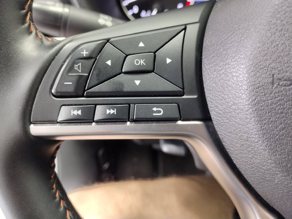 Used 2025 Nissan Sentra SR FWD image 23