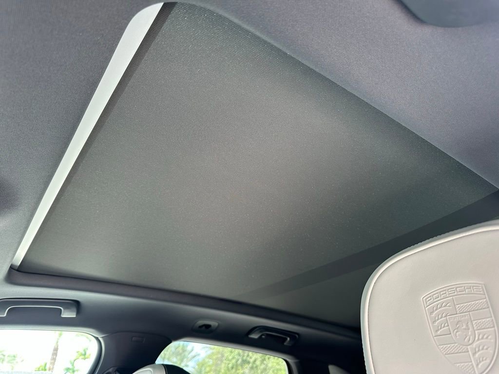 Used 2025 Porsche Cayenne image 31