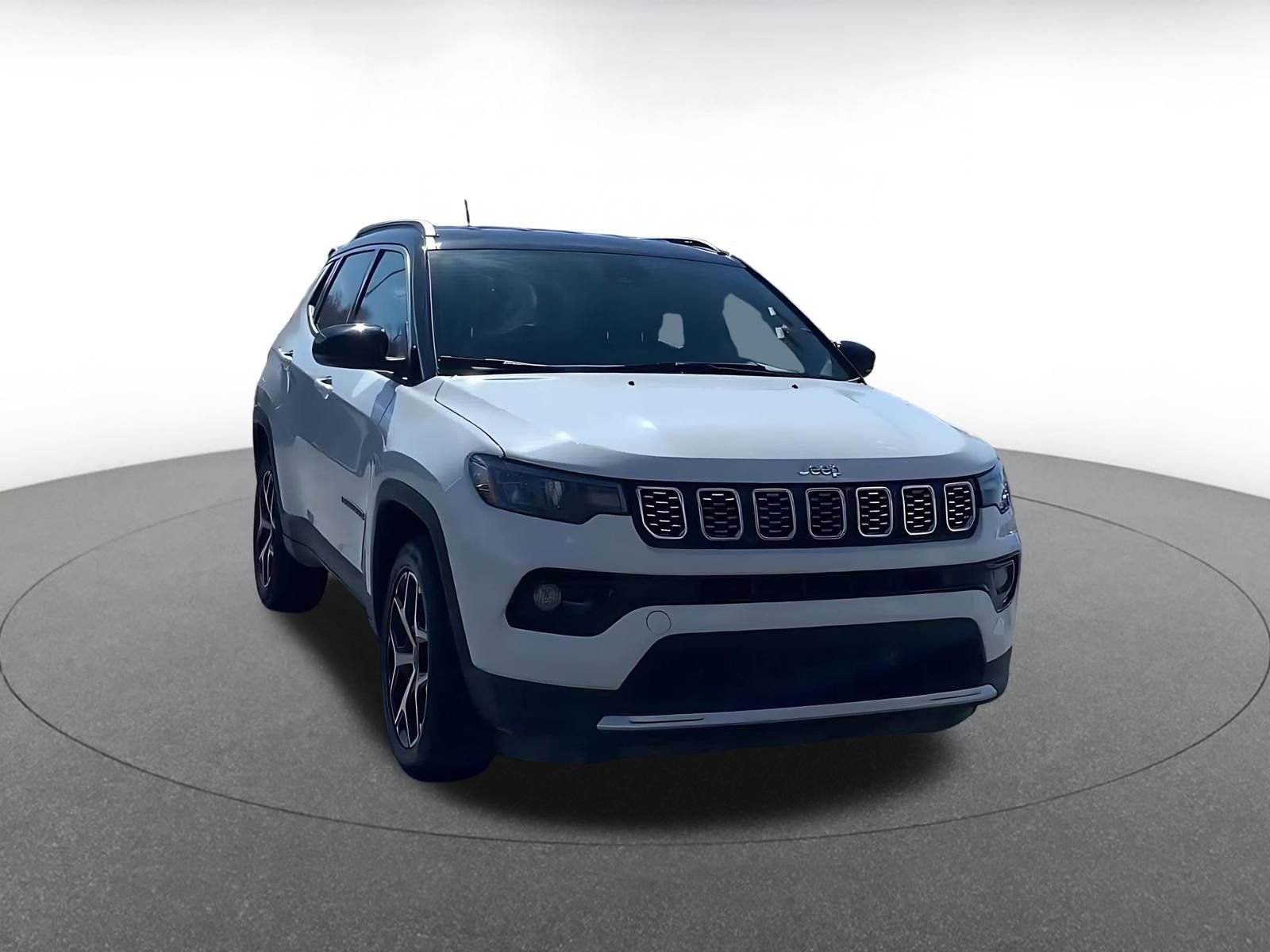 Used 2025 Jeep Compass Limited image 3