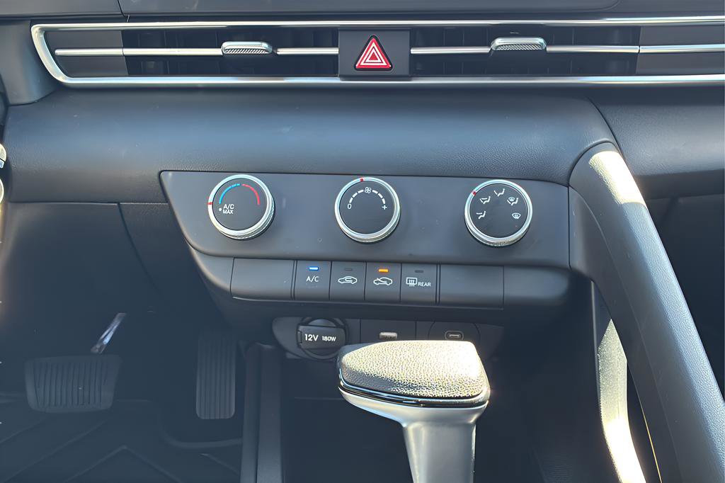 Certified 2025 Hyundai Elantra SE image 20
