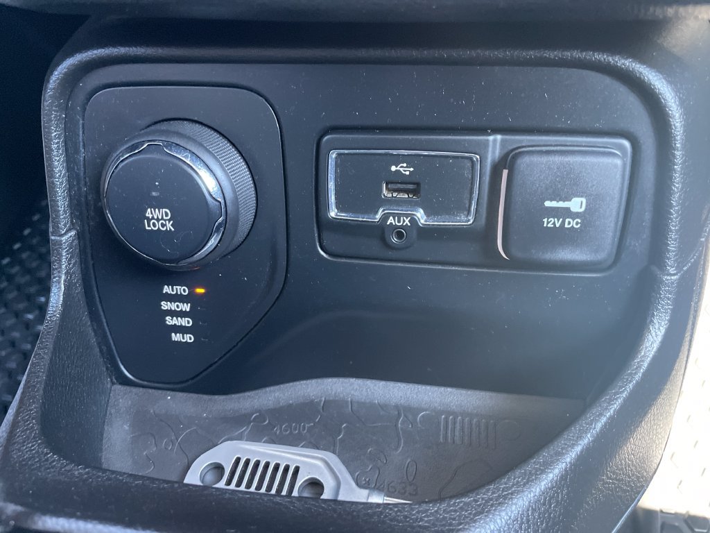 Certified 2017 Jeep Renegade Altitude AWD/4WD image 54