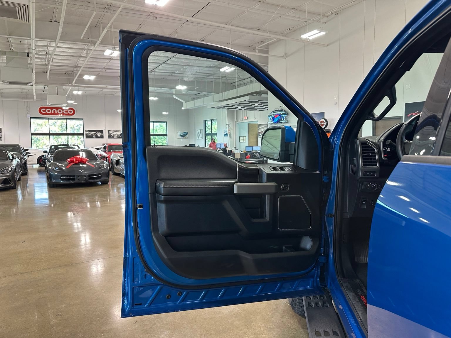 Used 2019 Ford F150 Raptor w/ Equipment Group 802A Luxury AWD/4WD image 12