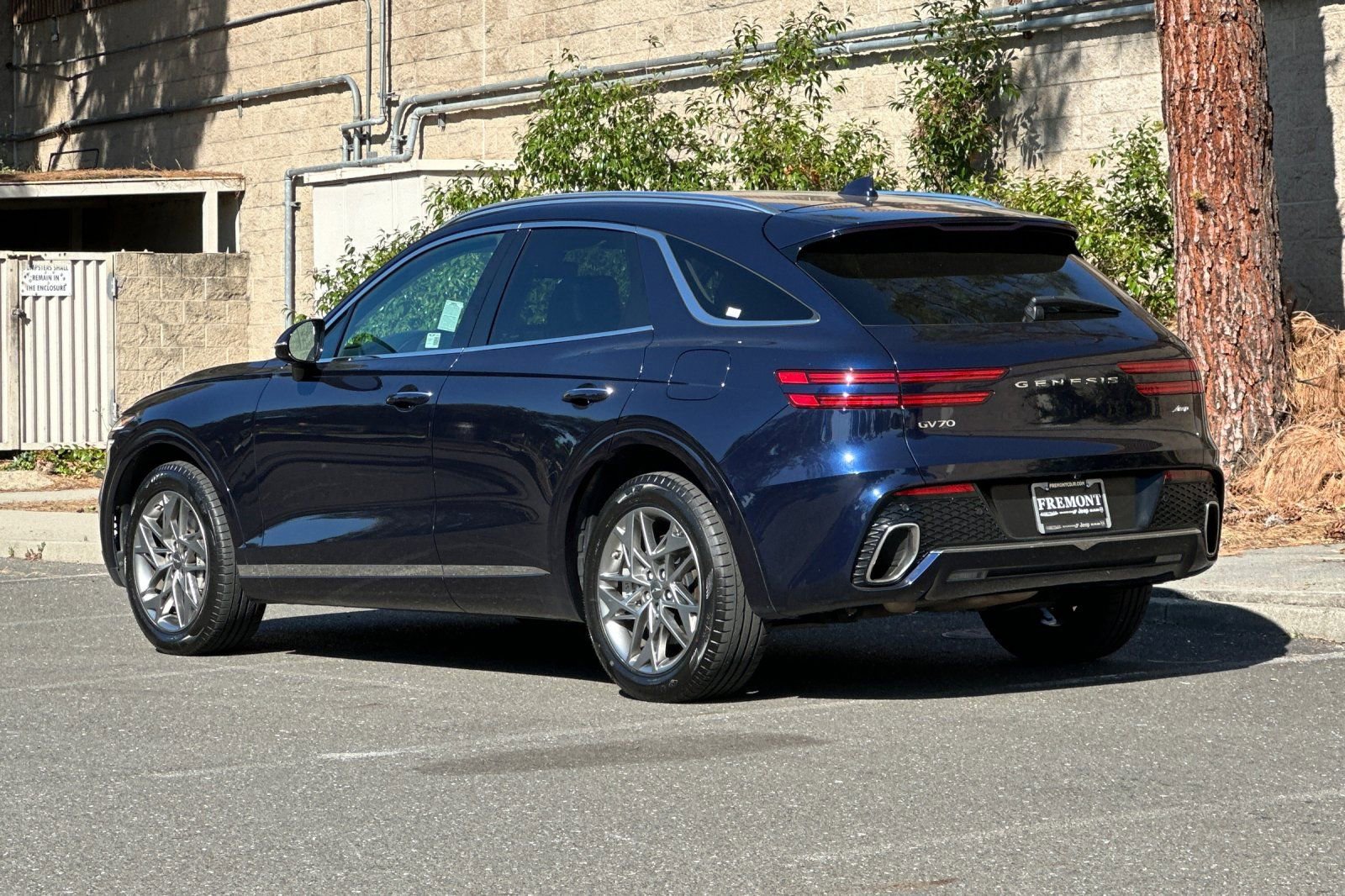 Used 2025 Genesis GV70 2.5T AWD/4WD image 5