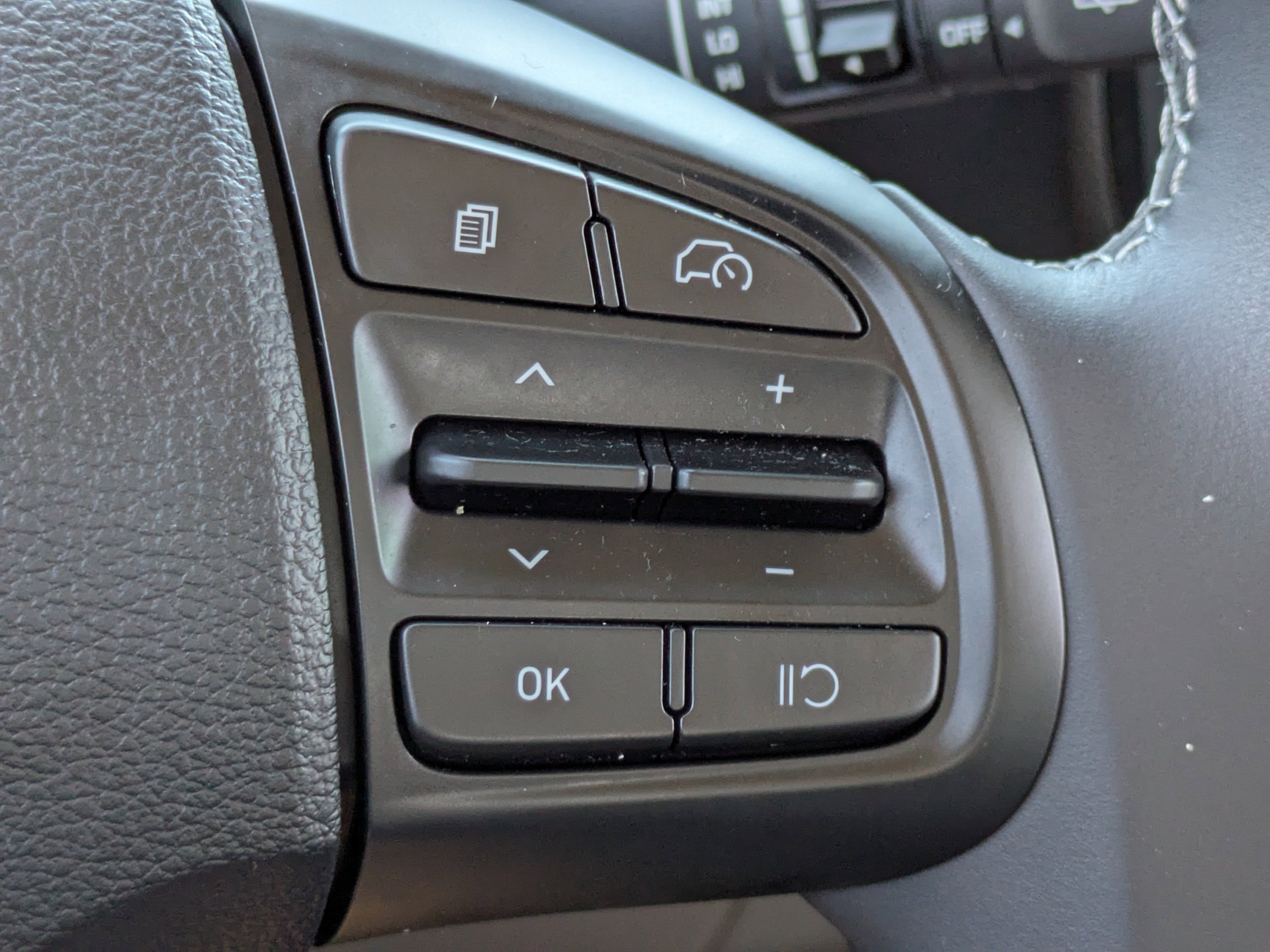 Used 2024 Hyundai Venue SEL image 31