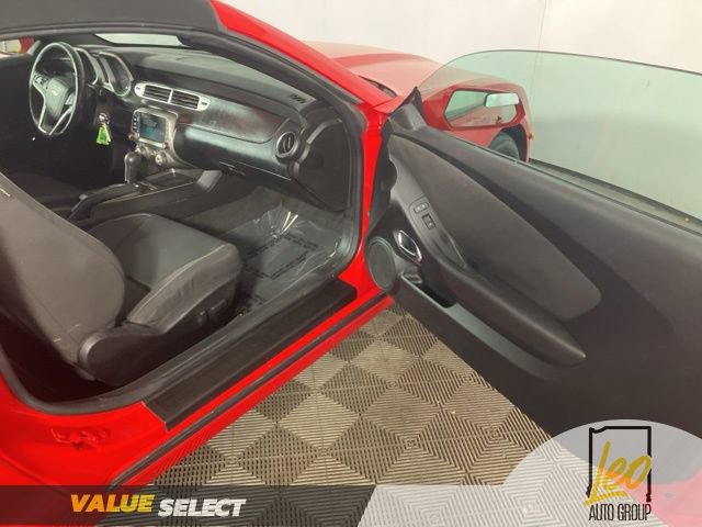 Used 2015 Chevrolet Camaro LT RWD image 17