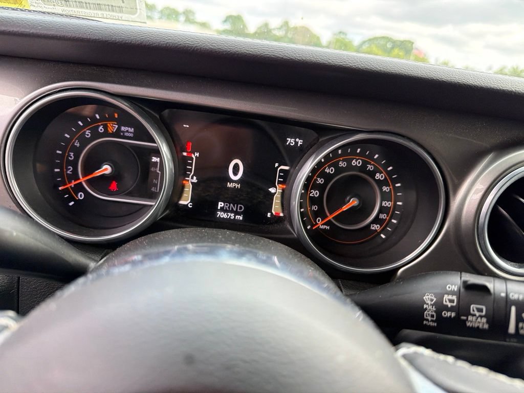 Used 2018 Jeep Wrangler Unlimited Sahara w/ Dual Top Group AWD/4WD image 5