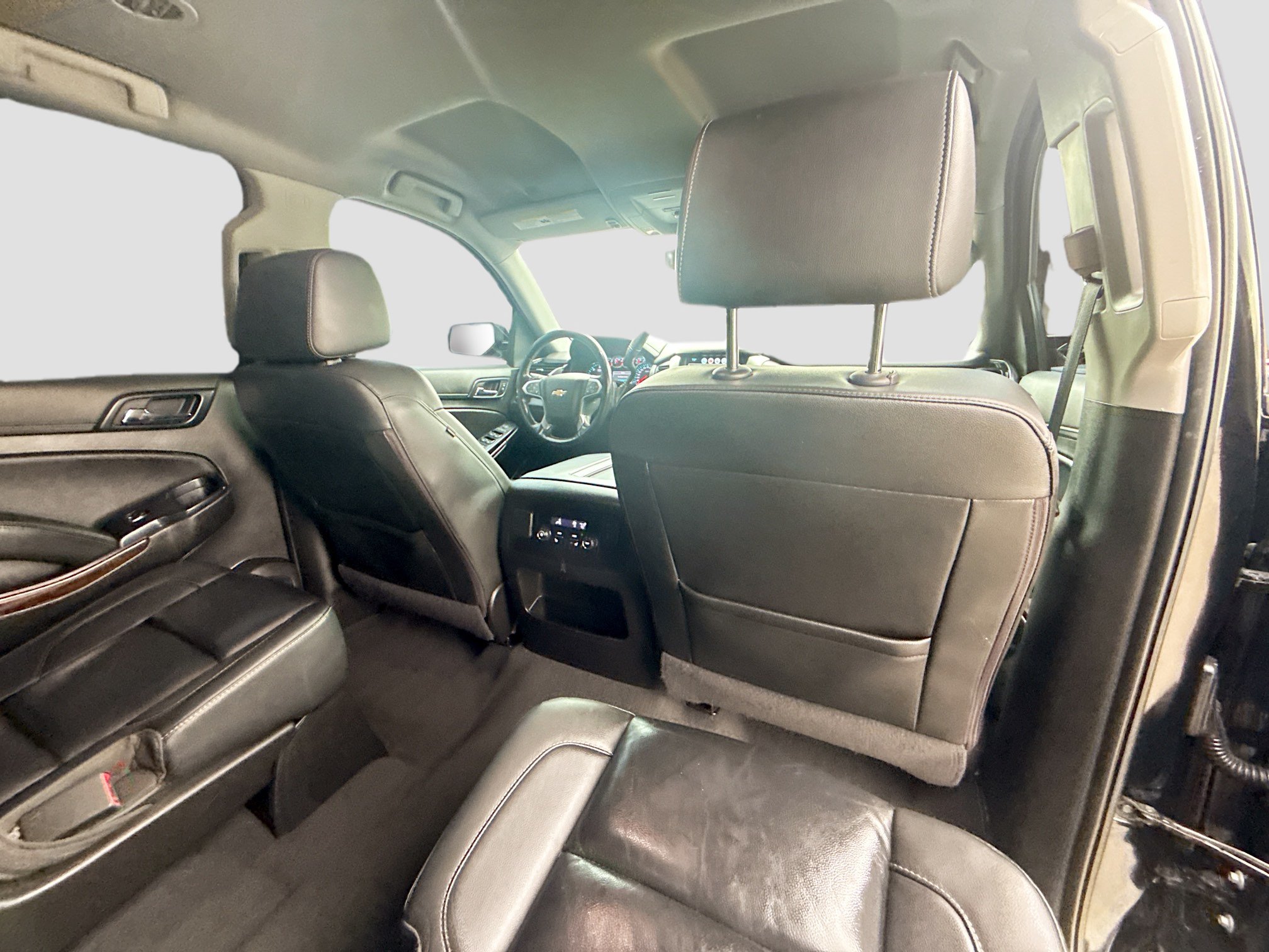 Used 2020 Chevrolet Suburban LT w/ Luxury Package RWD image 29