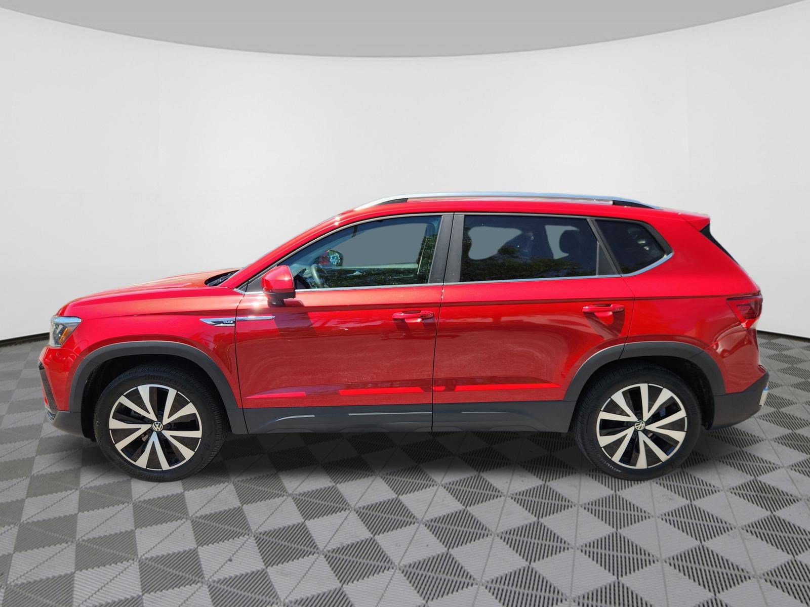 Certified 2023 Volkswagen Taos SE w/ Panoramic Sunroof Package AWD/4WD image 5