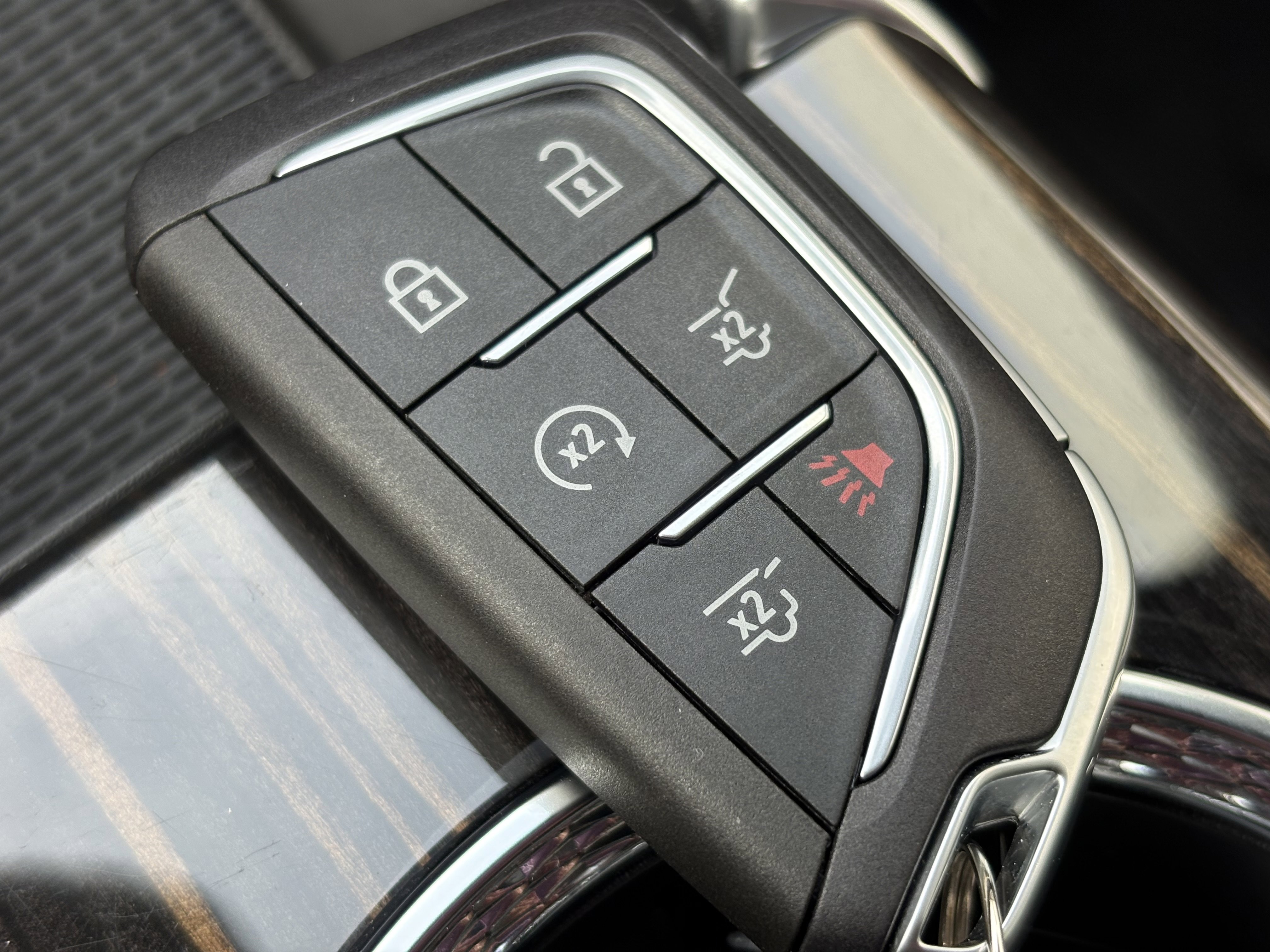 Used 2025 Cadillac Escalade Premium Luxury image 35