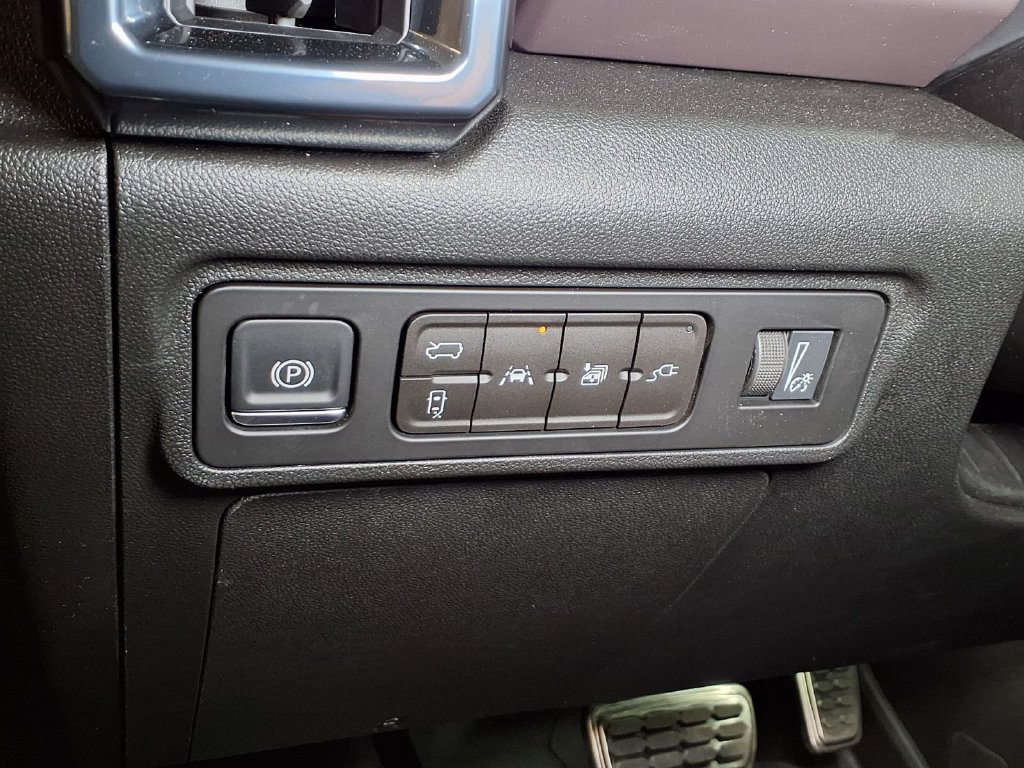 New 2026 GMC Hummer EV SUV w/ LPO, Illumination Package AWD/4WD image 17