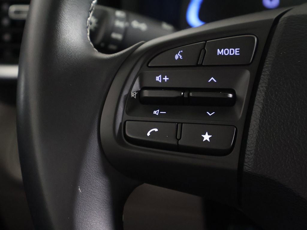 Certified 2024 Hyundai Venue SEL image 37