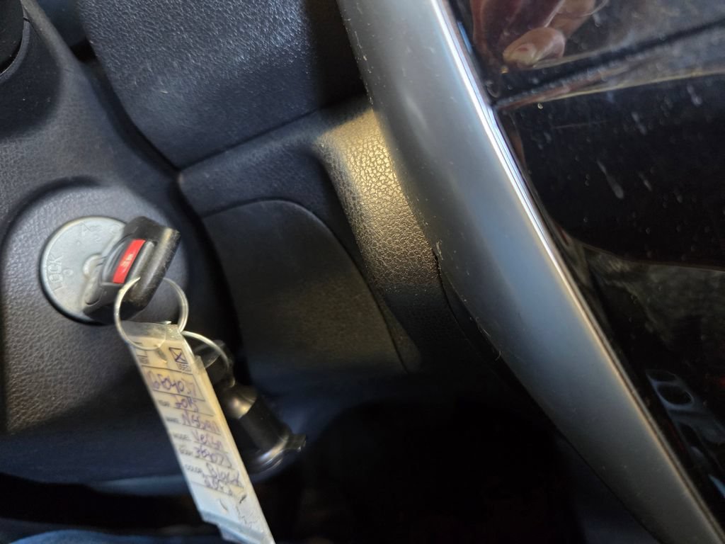 Used 2015 Nissan Versa Note SR FWD image 39