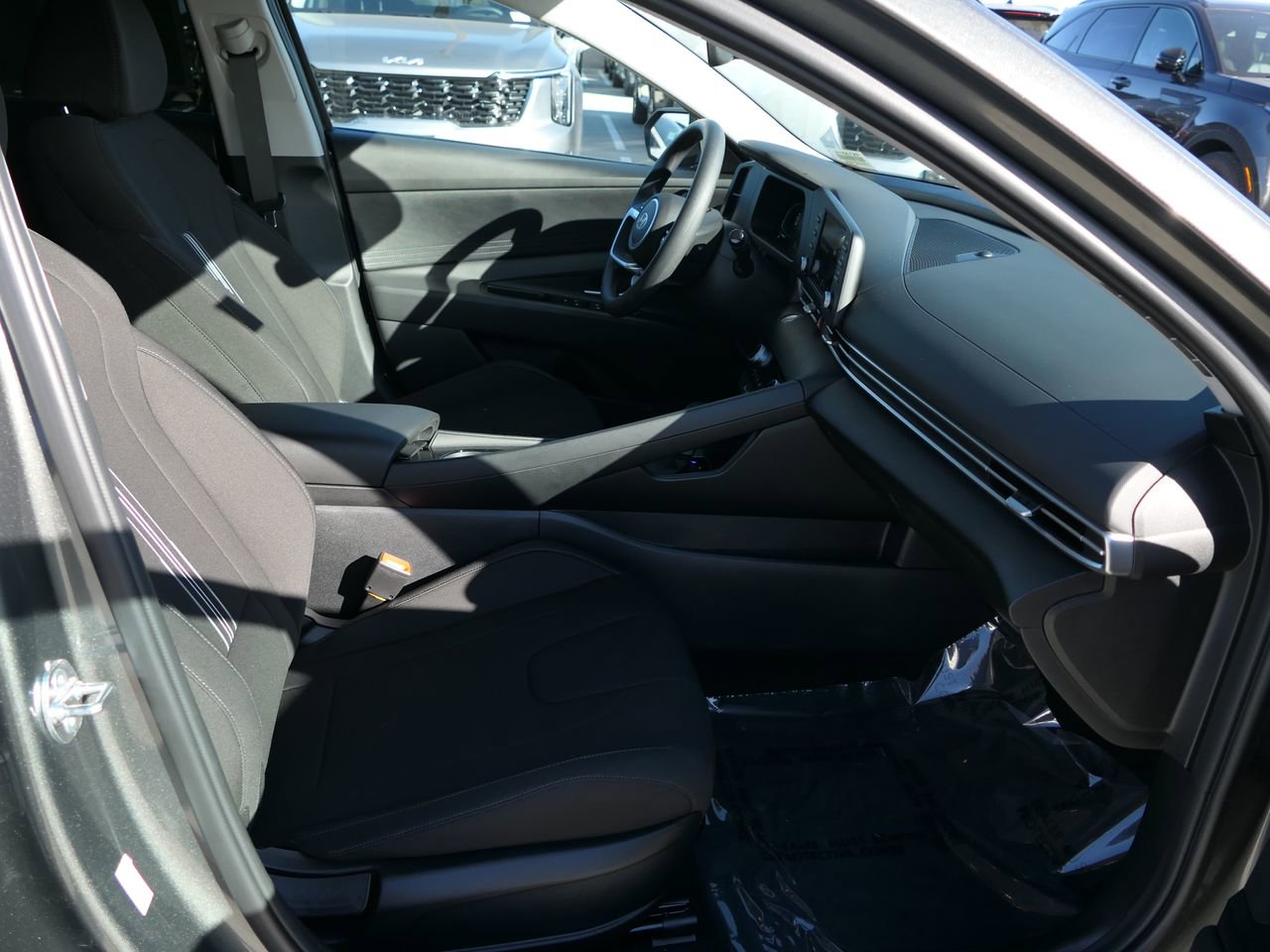 Used 2025 Hyundai Elantra Blue image 25