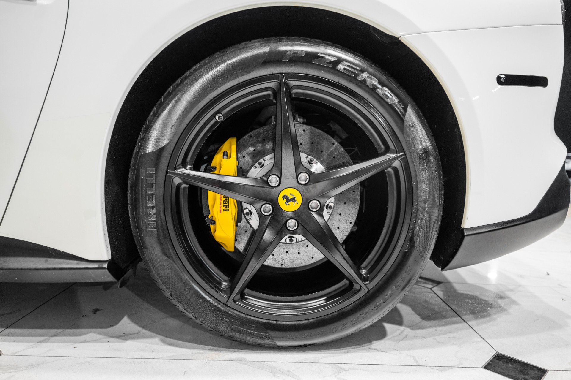 Used 2017 Ferrari F12 Berlinetta RWD image 17