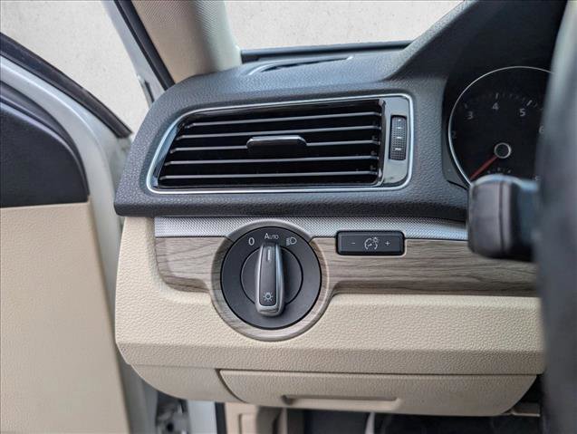 Used 2016 Volkswagen Passat 1.8T SE image 12