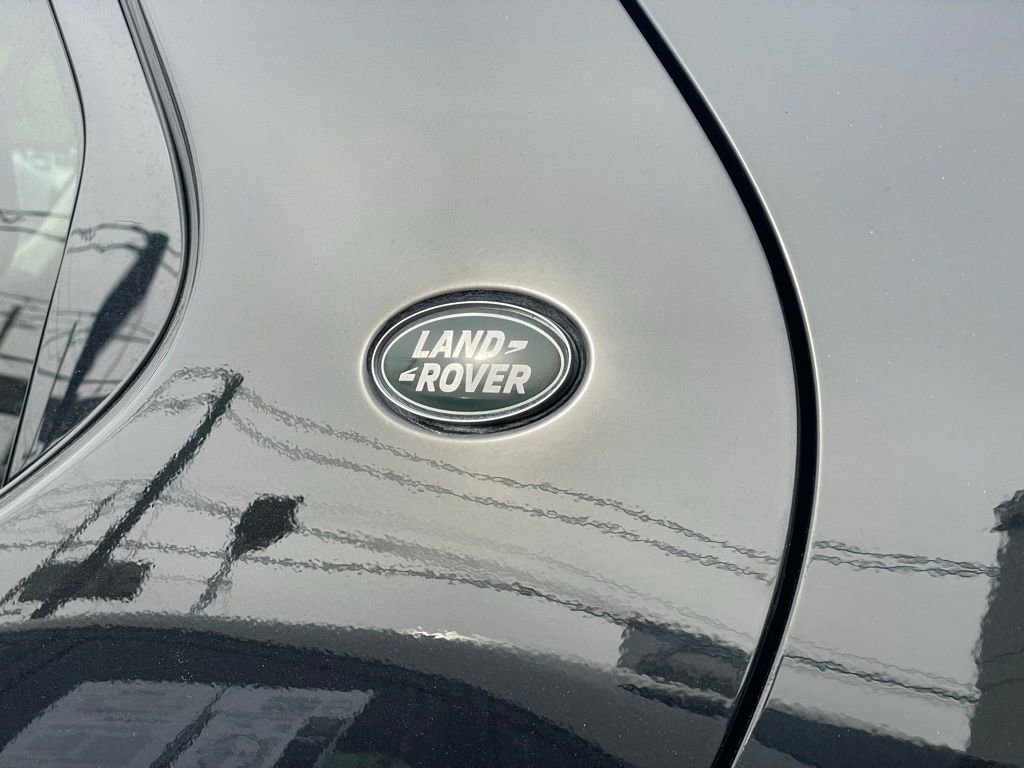 Used 2025 Land Rover Discovery S AWD/4WD image 27
