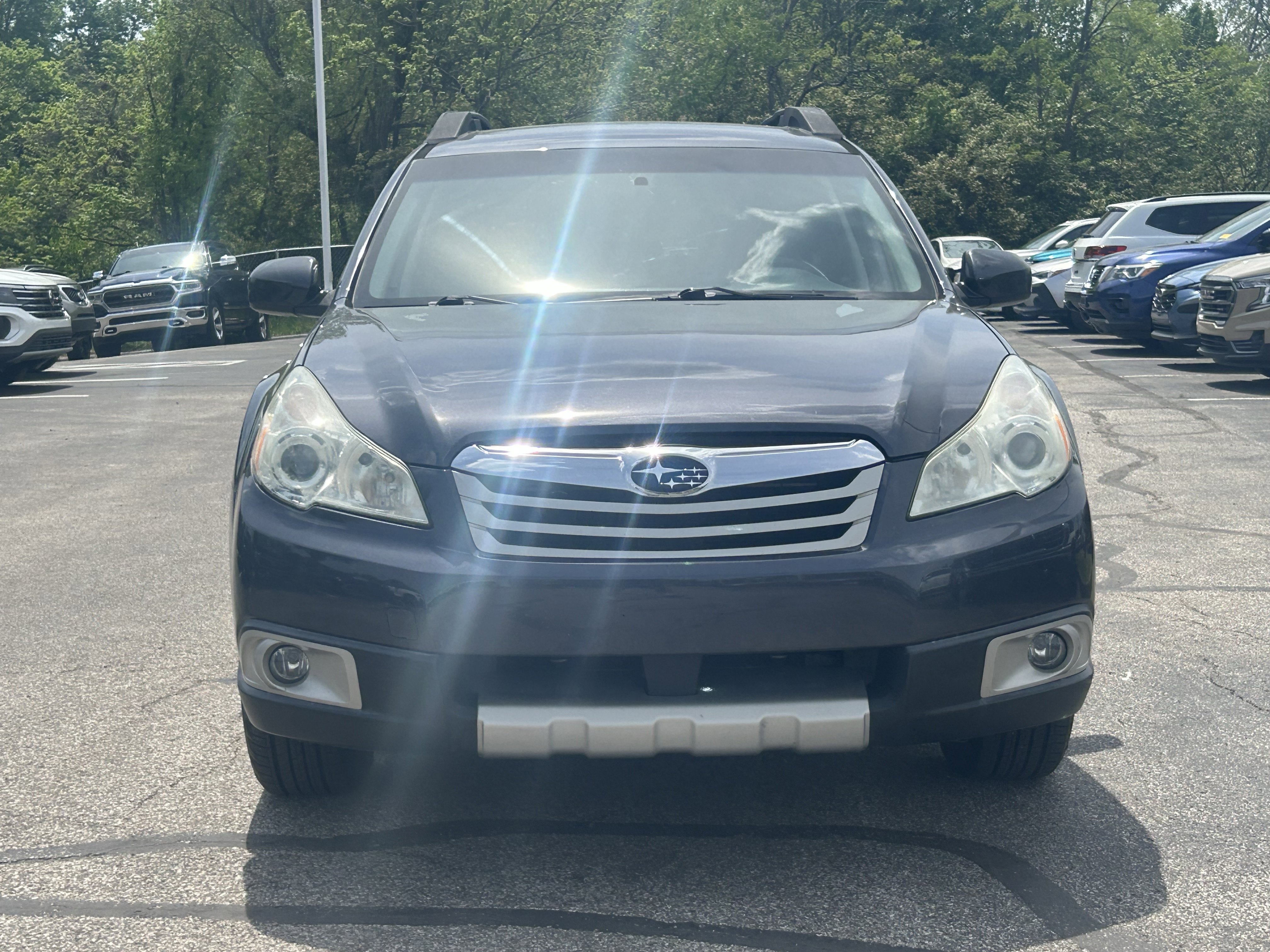 Used 2011 Subaru Outback 2.5i Limited AWD/4WD image 2