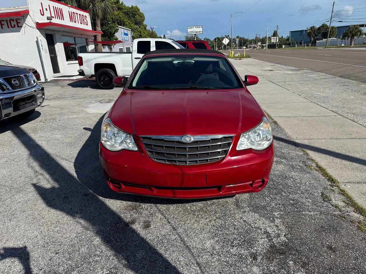 Used 2010 Chrysler Sebring Touring FWD image 3