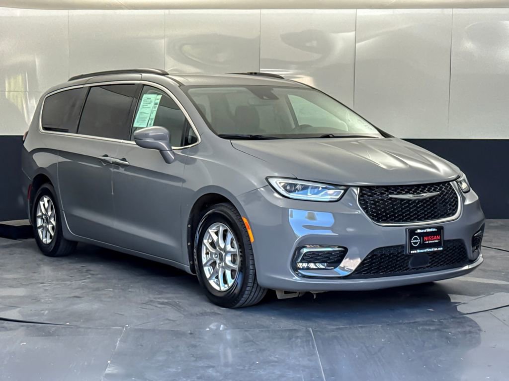 Used 2022 Chrysler Pacifica Touring-L FWD image 1